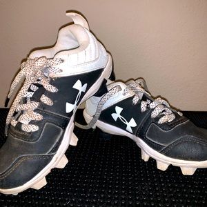 BOYS UNDER ARMOUR CLEATS